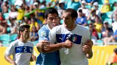 VELKÉ ODHALENÍ! Suarez chtěl do Chielliniho kousnout už loni!