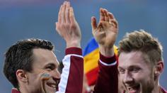 VIDEO: Podívejte se, jak slavili fotbalisté Sparty přímo na trávníku!