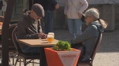 Pražské restaurace porušují pravidla. Spousta jich ale pokutu nedostane