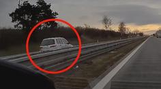 Muž se po dálnici řítil v protisměru. Policie ji musela uzavřít