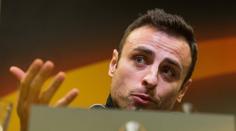 Známého fotbalistu štvou novináři. Udělal rozhovor sám se sebou!