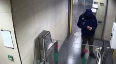 Policie hledá muže, který vykrádal rodinné domy. Odnesl si věci za čtyři miliony