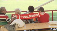 Fotbalové oslavy v Dobrovízi. Levné pivo, dobré jídlo a devět gólů k tomu