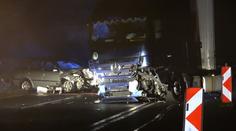 Kamion čelně smetl motocykl a auto, motorkář nepřežil