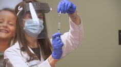 POZOR! Vakcína před koronavirem neochrání, chytit ho můžete i po očkování