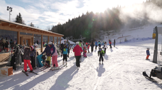 Pečlivé rolbování i pečení selátka. Skiareály čekají na víkend nával lyžařů