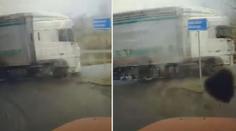 Nebezpečný manévr řidiče kamionu! Kruháčem se řítil v protisměru