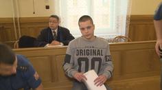 Střílel na projíždějící auta a přepadl večerku. Odsedí si 12 let!