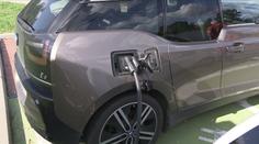 Majitelé elektromobilů mají problém. Mrazy extrémně škodí jejich vozům