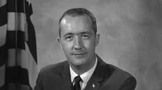 NASA smutní. Zemřel astronaut, který otevřel cestu na Měsíc pro Apollo 11