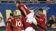 Manchester pod Van Gaalem šlape a první trofej je na světě