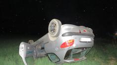 Jeden pirát silnic vytlačil auto, druhý srazil motorkáře, oba ujeli