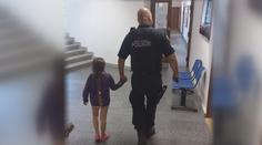 Šestiletá holčička bloudila ulicemi města. Vydala se za maminkou do práce