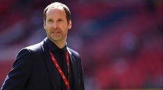Petr Čech zvládá všechno. Fotbalová legenda se pochlubila diplomem