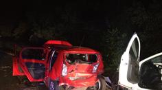 Opilý řidič smetl auto s cizinci. Pro jednoho musel vrtulník