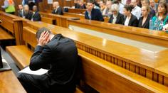 Pistorius se u soudu zhroutil. Právník v tu chvíli mluvil o poškození mozku