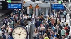 Němci využili nabídky ušetřit za benzín. V celé zemi propukl dopravní chaos