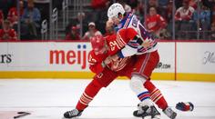 Chmelař se při debutu v NHL porval. Se soupeřem udělal rychlý proces