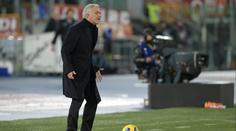 Rozzuřený Mourinho byl opět vyloučen. Po zápase zakázal hráčům mluvit s médii