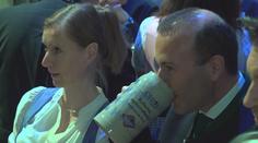 Kroje, dechovka a pivo. Weber zakončil kampaň, má vizi pro EU