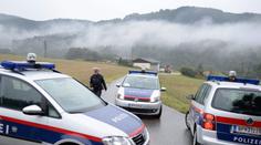 Na ples ve Vídni si z Česka chystali nože a boxery. Chytili je!