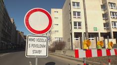 V centru Liberce se uzavřela důležitá ulice. Je třeba vyměnit starou kanalizaci