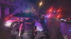 Policisté pohrozili střelbou ujíždějícímu muži se zákazem řízení. Hrozí mu vězení