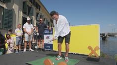 Pastrňák válel na golfové exhibici, pak promluvil o tvrdé dřině v posilovně