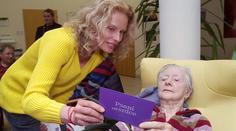 Obyčejný dopis nebo malý příspěvek. Psaní od srdce opět potěší tisíce seniorů