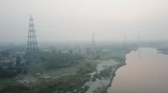 Indické hlavní město zahalil smog. Kvalita ovzduší je na kritické úrovni