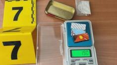 Kriminalisté v Teplicích zadrželi dva dealery. Bydleli ve stejném vchodě