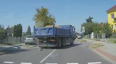 Neovladatelná tatrovka se řítila obcí. Demolovala vše, co jí přišlo do cesty