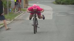 Na Pardubicku se jel cyklistický závod, nesmělo se při něm šlapat na pedály