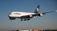 PALÁC VE VZDUCHU: Airbus A380 dosedl na Ruzyni! VIDEO