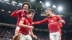 Selhání rozhodčích v zápase United. Čtyři hráči v ofsajdu, VAR chyběl