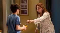 Alex v Ulici všechny zaskočí. Ukradne alkohol