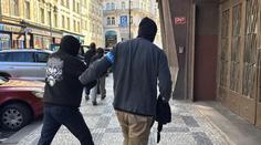 Razie v pražském dopravním podniku. Stíhaných je 13 lidí