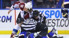 Číslo 68 nosí smutný silák. Jak se žije rozhodčím v NHL?