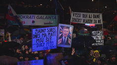 Desetitisíce Slováků vyšly do ulic. Protestovaly proti Ficovi a zrušení volna na svátek