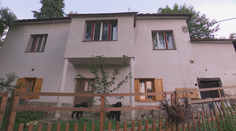 Střelba i drsné výhrůžky zabitím. Manžele měsíce terorizuje soused