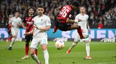 Divočina v Bundeslize. Dva góly a dvě červené karty, Pavlenka opět nehrál