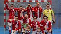 Tým Novy obhájil titul na futsalovém turnaji! Z poháru se pilo pivo