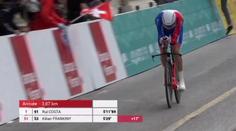 Centimetry od karambolu! Cyklistu málem srazil nepozorný pejskař