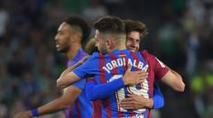 Alba spasil Barcelonu perfektním volejem v nastavení, Betisu se LM vzdálila