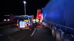 Nehoda dvou kamionů zablokovala dálnici D8. Jeden řidič zemřel