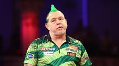Wright titul na World Matchplay neobhájí. Van Gerwen je v semifinále