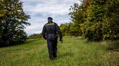 Policie u hranic pátrá po převaděčích. Jsou zřejmě ozbrojeni, nesnažte se je zadržet