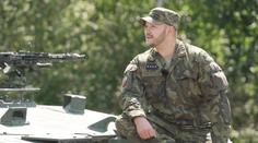 Pokud mi to kvůli díře nehýbne se zády, je jízda rutina, popsal tankista