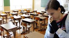 Dívka (13) nemůže chodit do školy, podle lékařů je na ni alergická