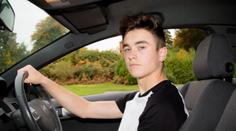 Školák (14) se projížděl v audi, při úprku před hlídkou naboural!